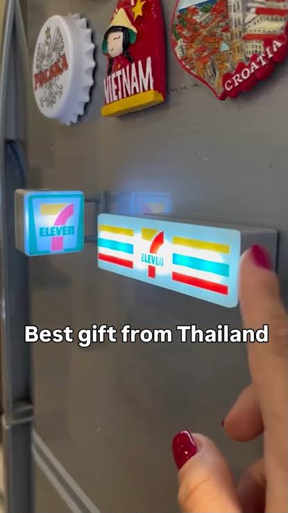 7 Eleven Thailand Light-Up Fridge Magnet –  [ Only light no music ]