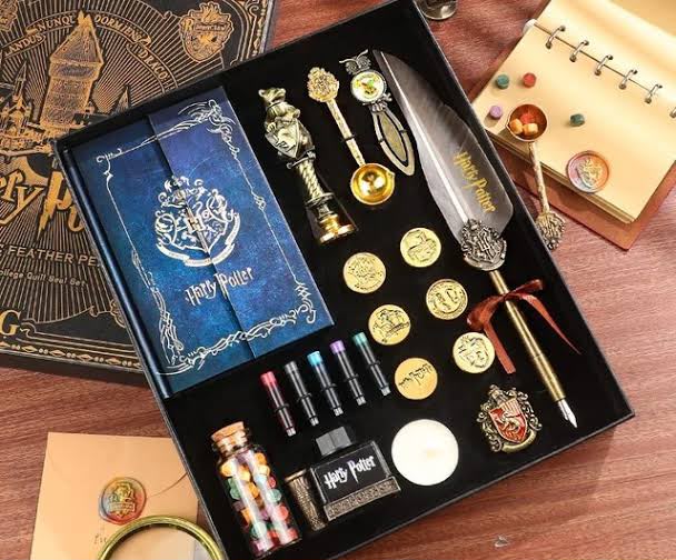 Harry Potter Premium Diary Gift Set | Journal, Pen, Bookmark, Keychain & House Badge [ 1 set ]