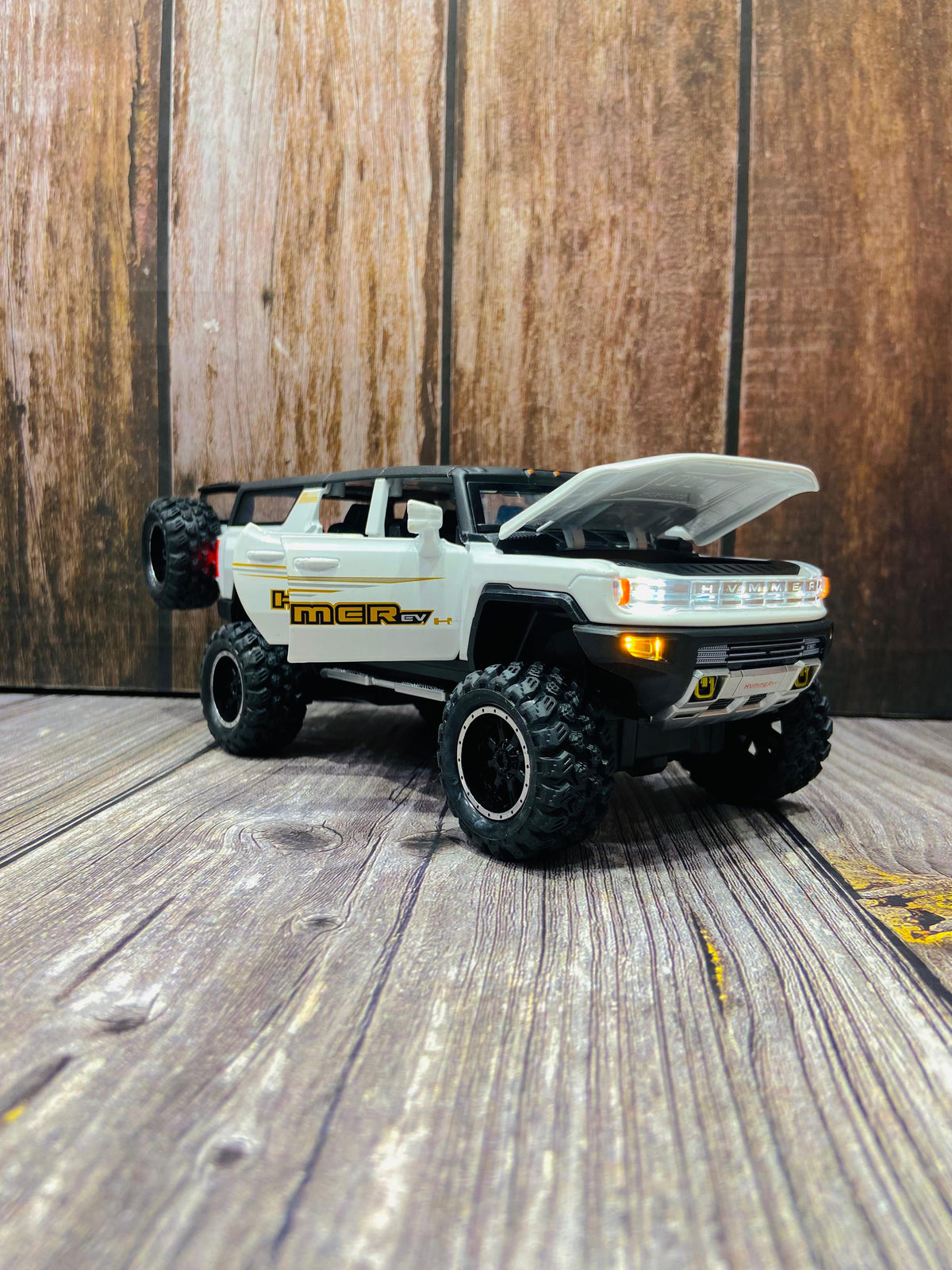 Hummer 1:32 Die-Cast Pull Back Toy Car | With Lights & Music | Premium Collectible SUV Model for Kids & Gifting